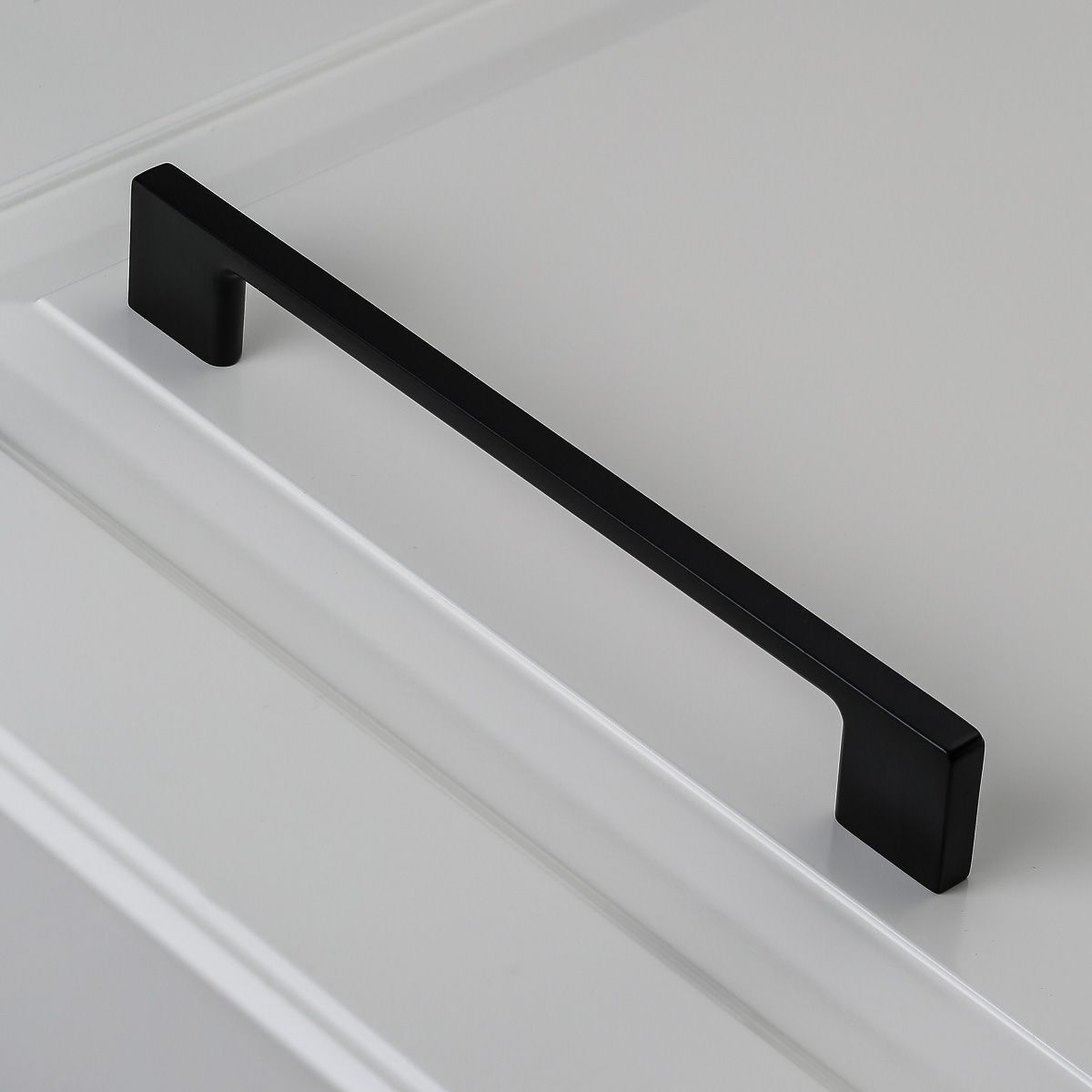 Ручка UZ 819 чёрная матовая 160